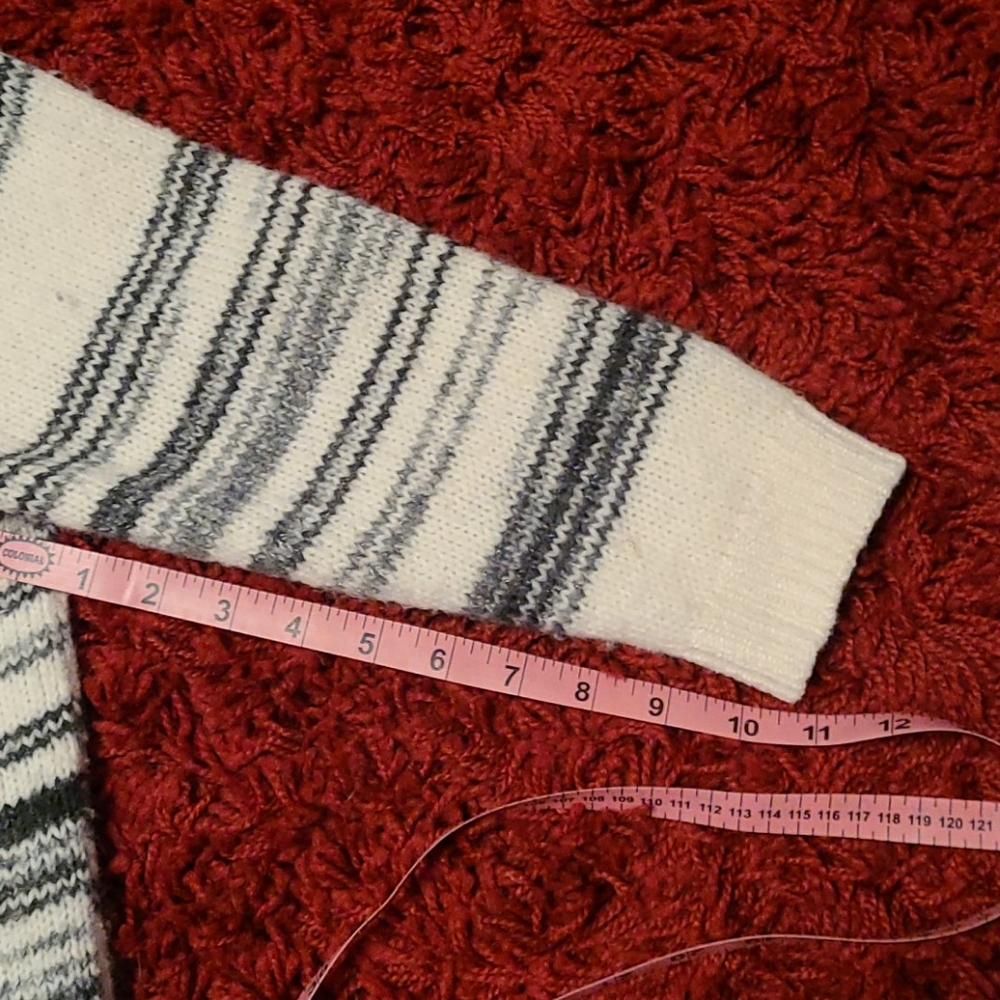 Sweater - Picture 6 of 7